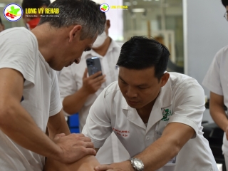 THOÁT VỊ ĐĨA ĐỆM CHÈN ÉP RỄ THẦN KINH GÂY TÊ BÌ CHÂN TAY CÓ NGUY HIỂM KHÔNG?